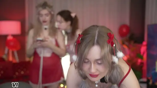 your favoritegirls online show from December 21, 2025, 1:52 am