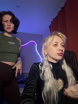 Dooubletroublee online show from April 18, 2026, 11:05 pm