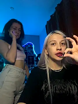 Dooubletroublee online show from September 17, 2025, 10:45 pm