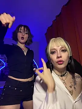 Snapshot of Dooubletroublee chatting on February 14, 2026, 3:18 am Dooubletroublee online show from February 14, 2026, 3:18 am