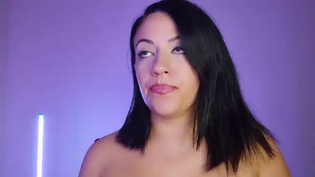 Latina hot2024 online show from October 23, 2025, 9:57 pm