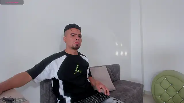 Snapshot of PittAndLunaa chatting on February 8, 2026, 12:36 pm PittAndLunaa online show from February 8, 2026, 12:36 pm