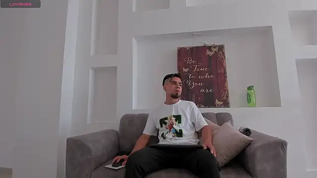 Snapshot of PittAndLunaa chatting on March 1, 2026, 12:27 pm PittAndLunaa online show from March 1, 2026, 12:27 pm