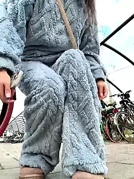 jackelinuh online show from April 10, 2026, 2:46 pm