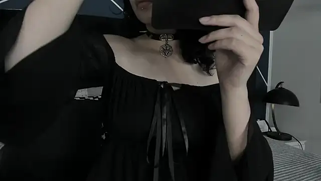 Adeelinee online show from February 20, 2025, 7:41 pm