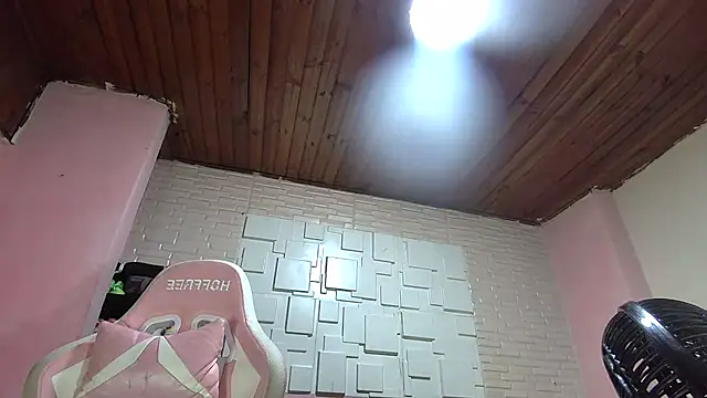 white sexy  online show from March 11, 2025, 11:15 pm