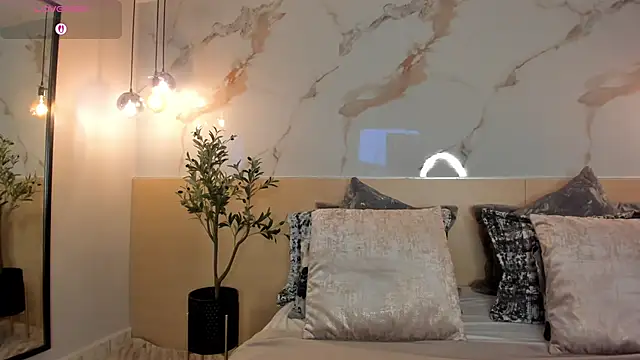 Snapshot of LeaThompson chatting on September 23, 2025, 12:06 am LeaThompson online show from September 23, 2025, 12:06 am