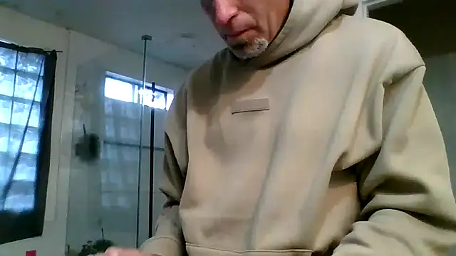 Snapshot of El_Gizmo chatting on February 17, 2026, 3:42 pm El Gizmo online show from February 17, 2026, 3:42 pm