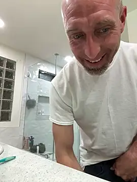 Snapshot of El_Gizmo chatting on October 23, 2025, 8:35 am El Gizmo online show from October 23, 2025, 8:35 am