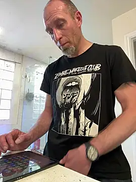 Snapshot of El_Gizmo chatting on March 1, 2026, 10:32 pm El Gizmo online show from March 1, 2026, 10:32 pm