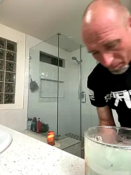 Snapshot of El_Gizmo chatting on October 31, 2025, 8:33 am El Gizmo online show from October 31, 2025, 8:33 am