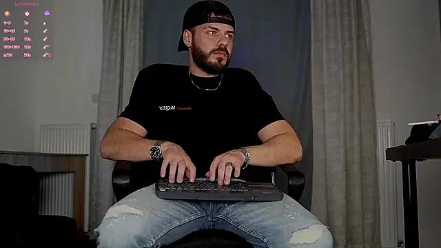 Snapshot of juliusmasters chatting on October 27, 2025, 8:21 pm juliusmasters online show from October 27, 2025, 8:21 pm