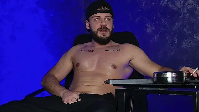 juliusmasters online show from December 19, 2025, 7:38 pm