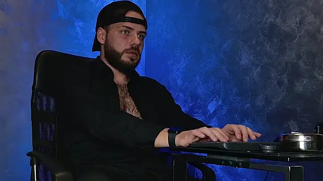 juliusmasters online show from December 15, 2025, 8:36 pm