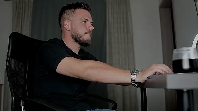 Snapshot of juliusmasters chatting on October 1, 2025, 6:23 pm juliusmasters online show from October 1, 2025, 6:23 pm