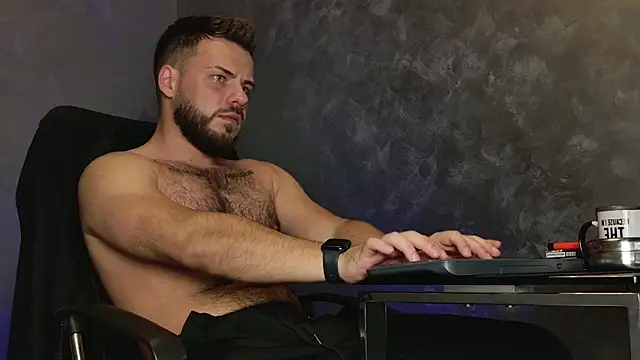 juliusmasters online show from December 4, 2025, 8:41 pm