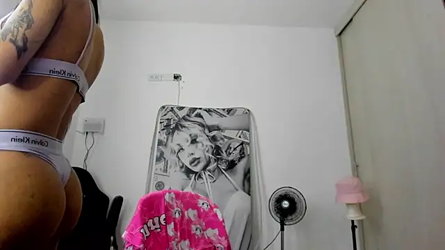  juliana star  online show from September 17, 2025, 9:39 pm