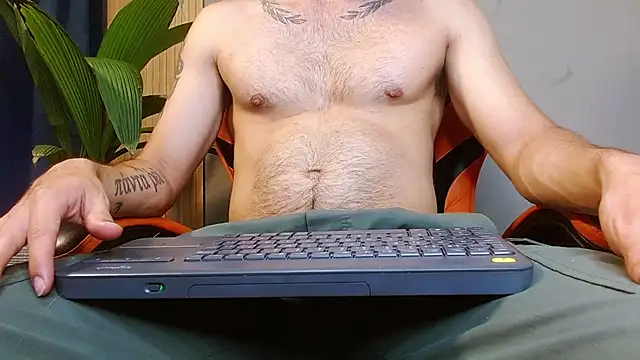 Snapshot of Mr_WhiteCock chatting on September 12, 2025, 12:33 am Mr WhiteCock online show from September 12, 2025, 12:33 am