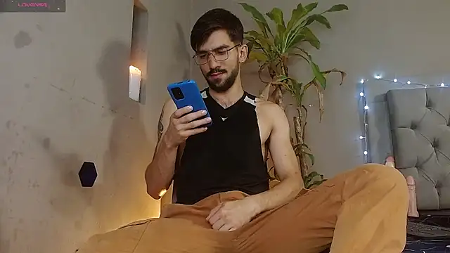 Snapshot of Mr_WhiteCock chatting on February 16, 2025, 8:55 pm Mr WhiteCock online show from February 16, 2025, 8:55 pm