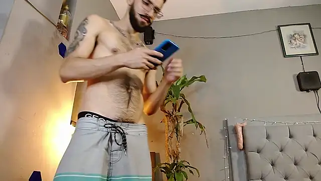 Snapshot of Mr_WhiteCock chatting on January 20, 2025, 10:37 pm Mr WhiteCock online show from January 20, 2025, 10:37 pm