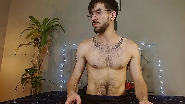 Snapshot of Mr_WhiteCock chatting on February 22, 2025, 6:52 pm Mr WhiteCock online show from February 22, 2025, 6:52 pm