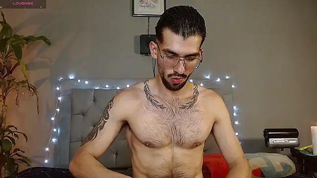 Snapshot of Mr_WhiteCock chatting on February 5, 2025, 11:17 pm Mr WhiteCock online show from February 5, 2025, 11:17 pm