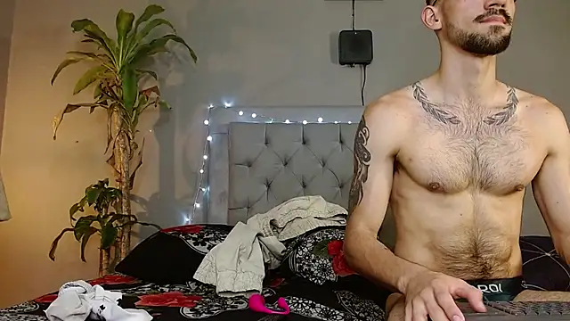 Snapshot of Mr_WhiteCock chatting on February 27, 2025, 12:57 am Mr WhiteCock online show from February 27, 2025, 12:57 am