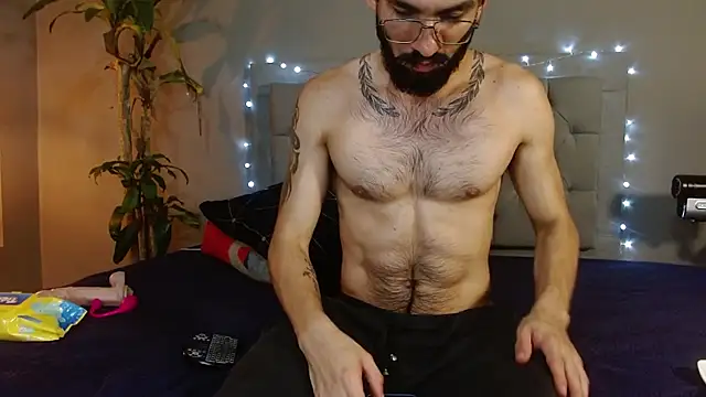 Snapshot of Mr_WhiteCock chatting on January 29, 2025, 12:43 am Mr WhiteCock online show from January 29, 2025, 12:43 am