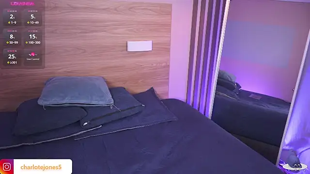 charloottee 1 online show from April 17, 2026, 1:52 am