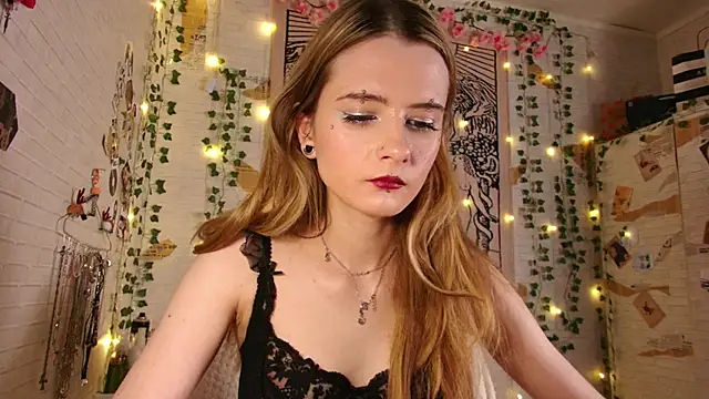 summerhazeee online show from February 4, 2026, 6:14 pm