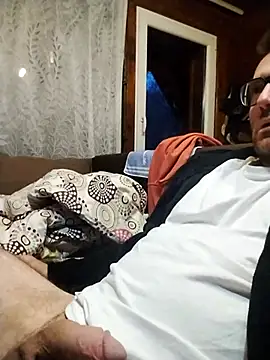 tomee83 online show from November 29, 2025, 5:51 am