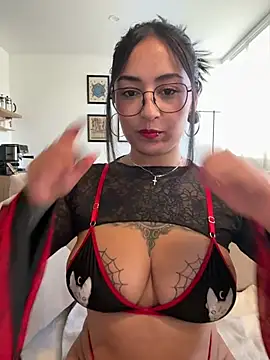 Snapshot of Rae_Lil_White chatting on May 28, 2026, 10:15 pm Rae Lil White online show from May 28, 2026, 10:15 pm