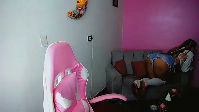 SweetKim21 online show from October 2, 2025, 2:37 am