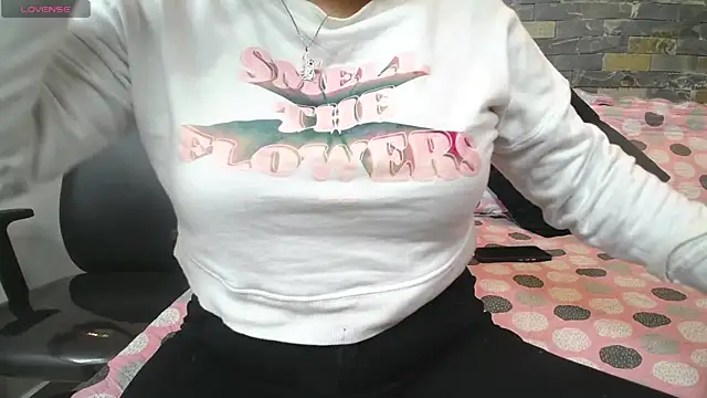 Snapshot of dayadubey_ chatting on September 26, 2025, 10:00 am dayadubey  online show from September 26, 2025, 10:00 am