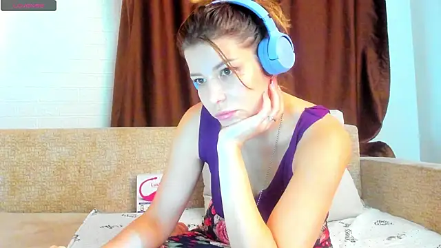 Snapshot of Leila_purr18 chatting on September 15, 2025, 8:26 am Leila purr18 online show from September 15, 2025, 8:26 am