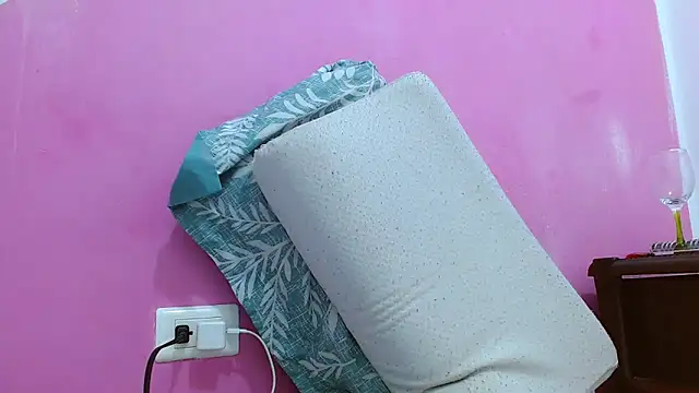 tomboyblue online show from September 17, 2025, 5:26 pm