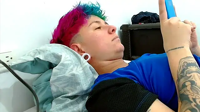 tomboyblue online show from October 31, 2025, 5:53 pm