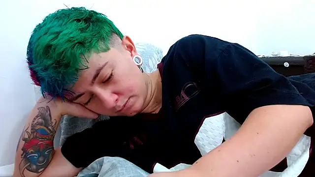 tomboyblue online show from November 17, 2025, 3:27 pm