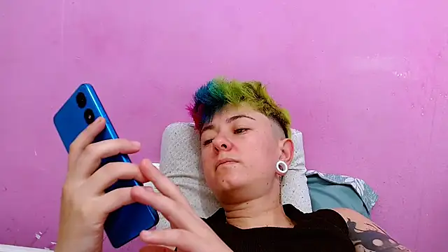 tomboyblue online show from October 3, 2025, 1:34 pm