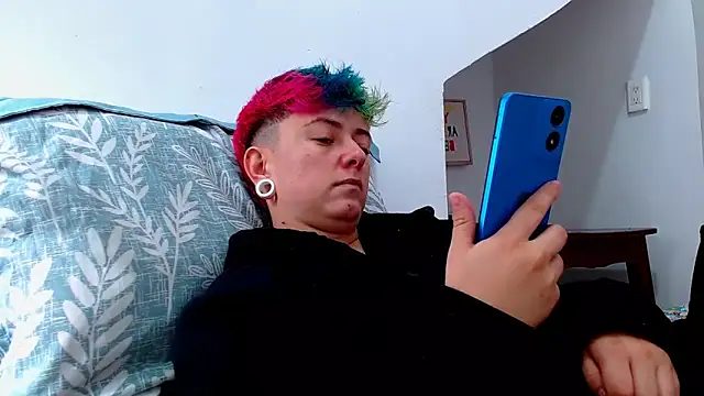 tomboyblue online show from October 7, 2025, 1:56 pm