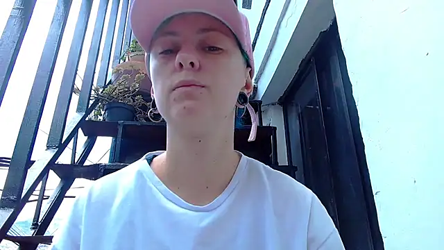 tomboyblue online show from April 12, 2026, 4:10 pm