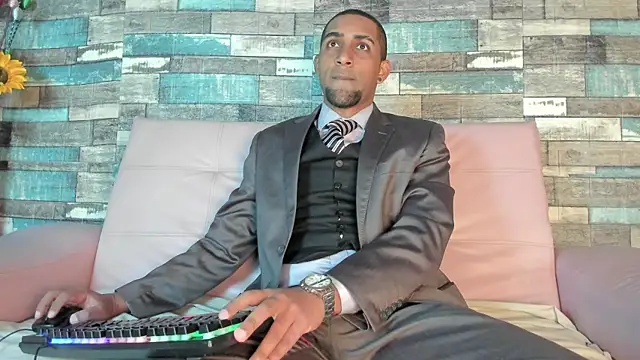 Snapshot of Paolo_johnson chatting on October 8, 2025, 11:34 am Paolo johnson online show from October 8, 2025, 11:34 am