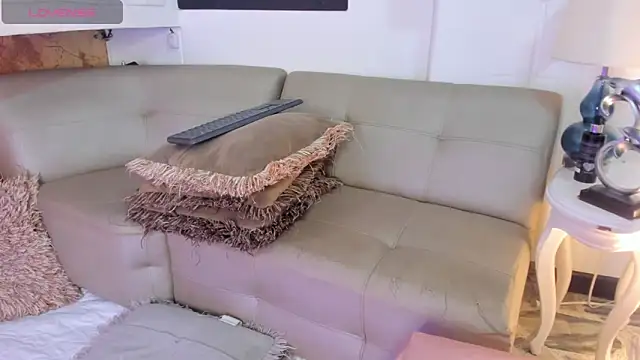 DahianaLincoln online show from January 14, 2026, 7:50 pm