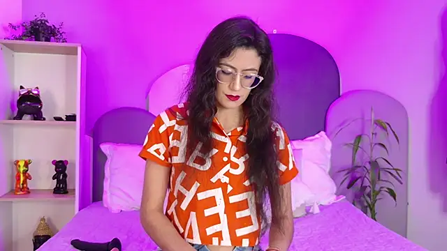 SophieGomez22 online show from April 15, 2026, 11:38 am