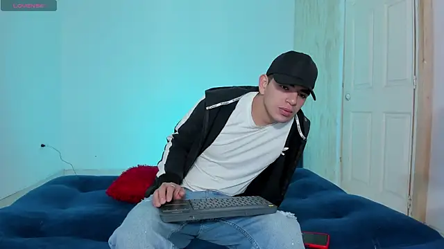 Ares Johnson online show from September 24, 2025, 1:39 pm