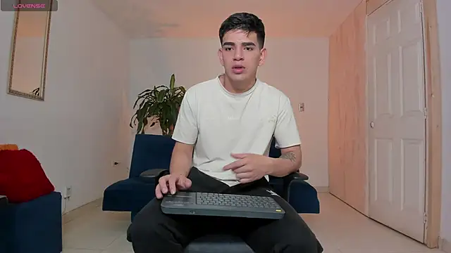 Ares Johnson online show from October 5, 2025, 1:40 am