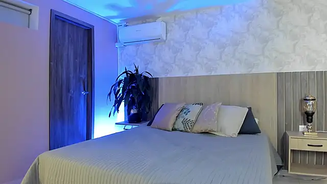 rebeca cortez  online show from April 11, 2026, 7:39 pm