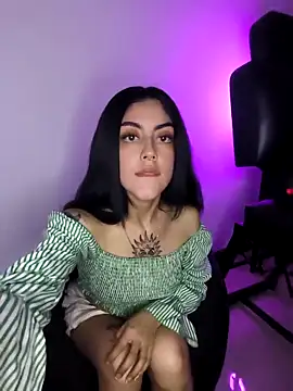 Snapshot of Mazikeen-- chatting on October 26, 2025, 9:37 pm Mazikeen-- online show from October 26, 2025, 9:37 pm