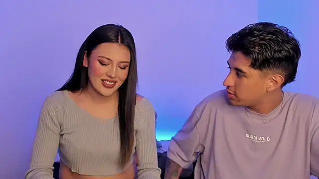 Snapshot of BradLovEmma_ chatting on February 12, 2025, 7:35 pm BradLovEmma online show from February 12, 2025, 7:35 pm