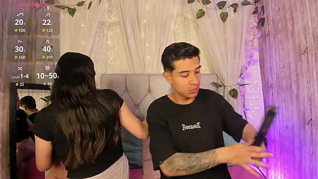 Snapshot of BradLovEmma_ chatting on October 12, 2025, 9:10 am BradLovEmma online show from October 12, 2025, 9:10 am